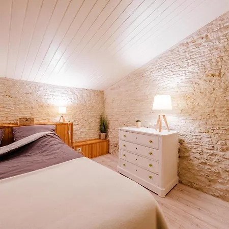 La Grange Bleue - Parking Privé - A 2km De La Hébergement de vacances