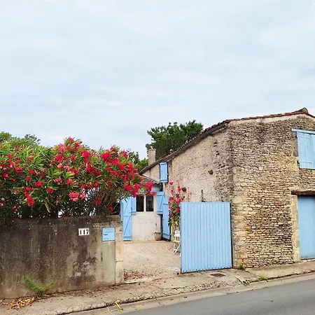 La Grange Bleue - Parking Privé - A 2km De La Hébergement de vacances